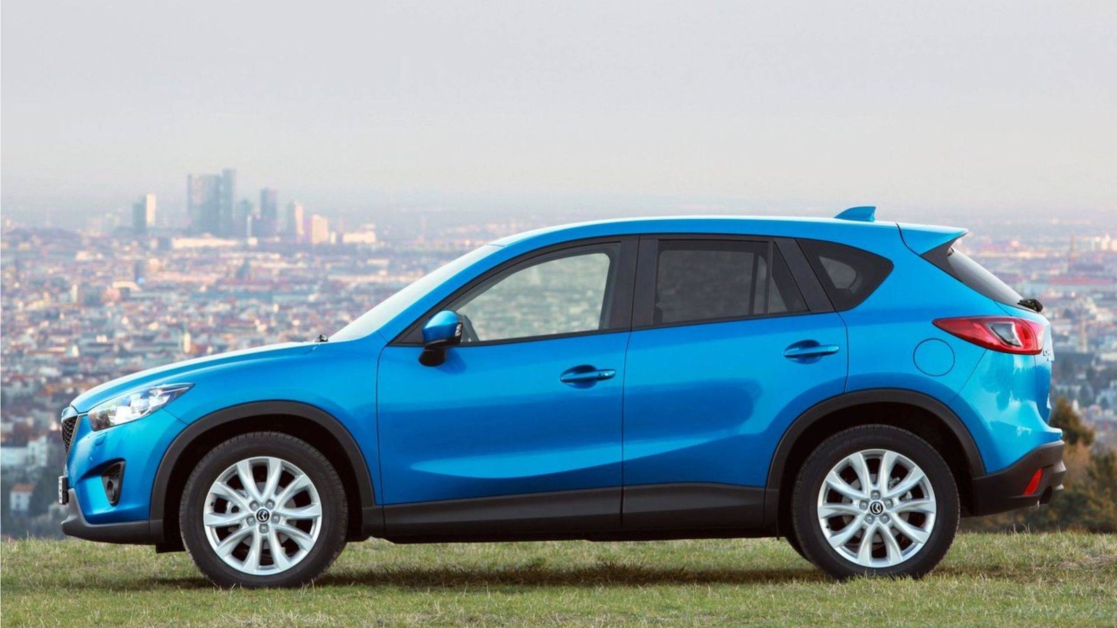 older Mazda SUV